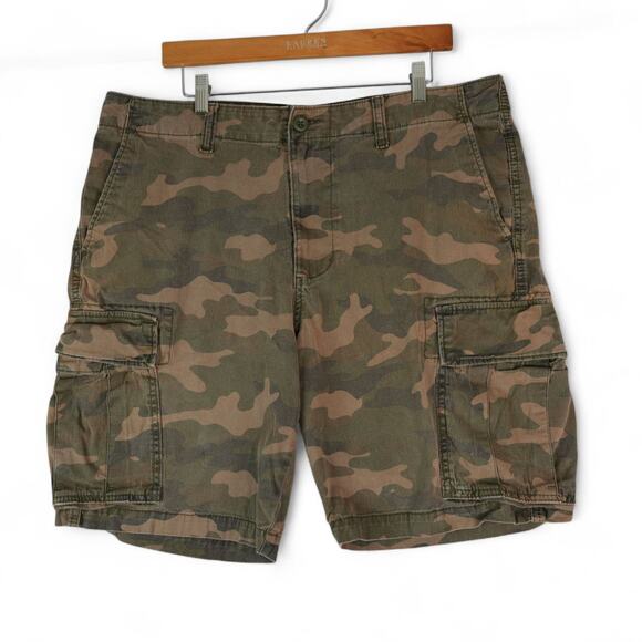Old Navy Cargo Shorts Mens 38x10 Camo Lived In Straight Flex Camping Fishing - Picture 1 of 9